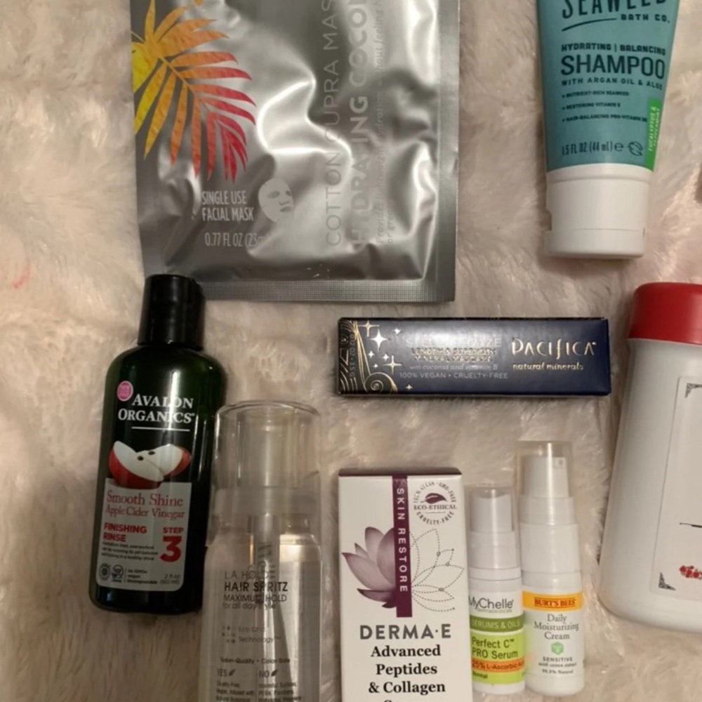 Makeup bundle - Picture 5 of 6